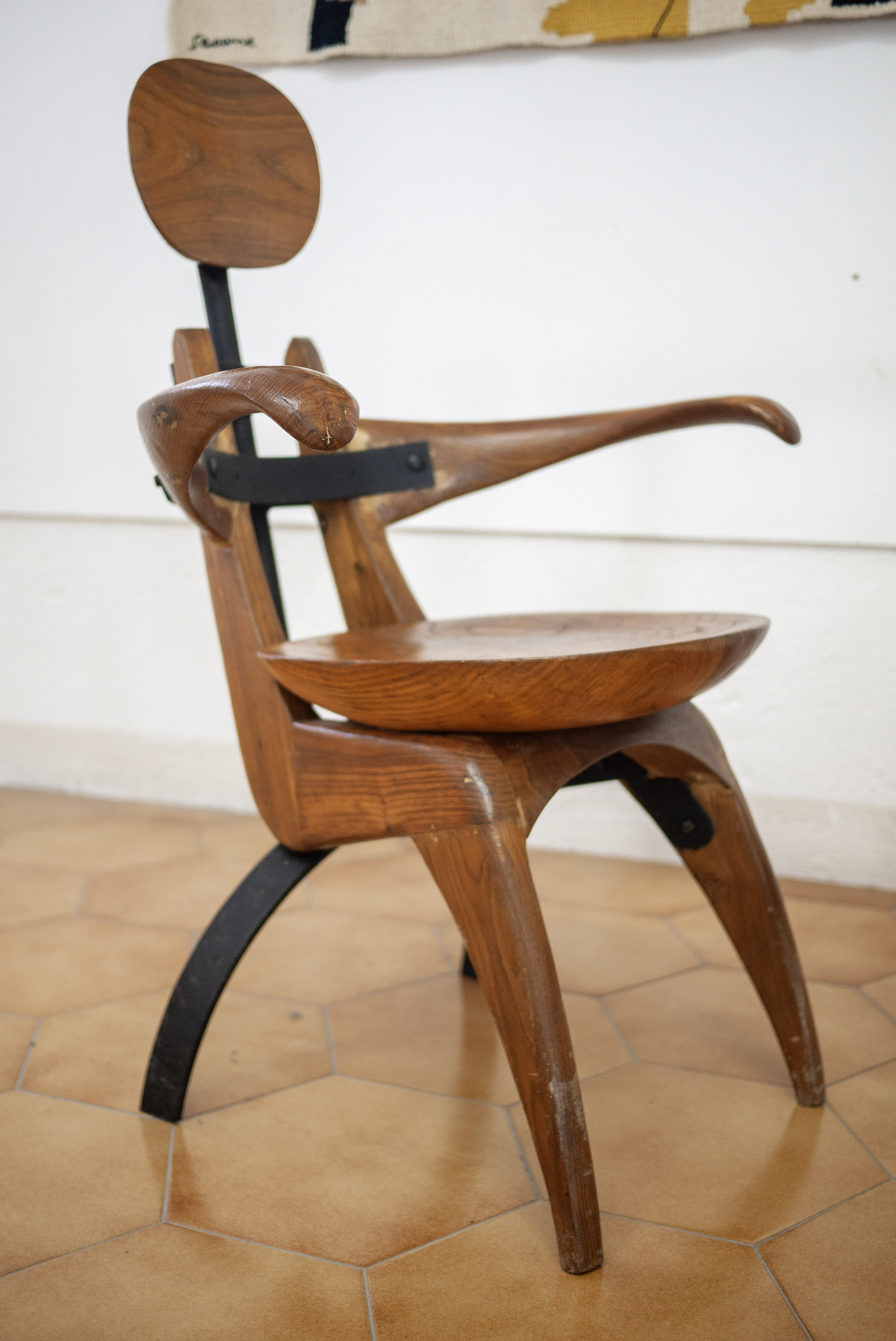 1958-mobiliario-cadeira_antropomorfica_e_mesa-isaac_diaz_pardo-02