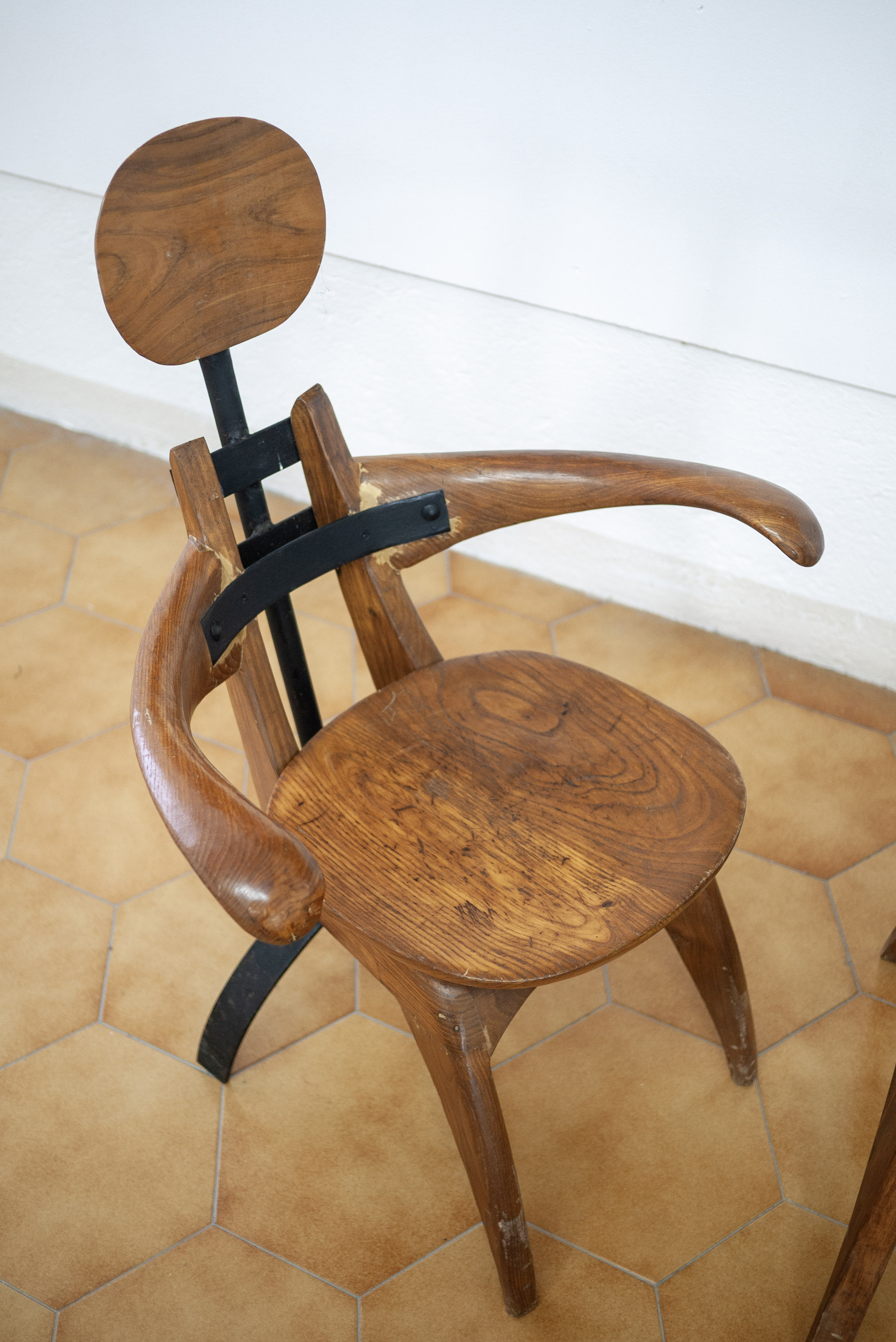 1958-mobiliario-cadeira_antropomorfica_e_mesa-isaac_diaz_pardo-03