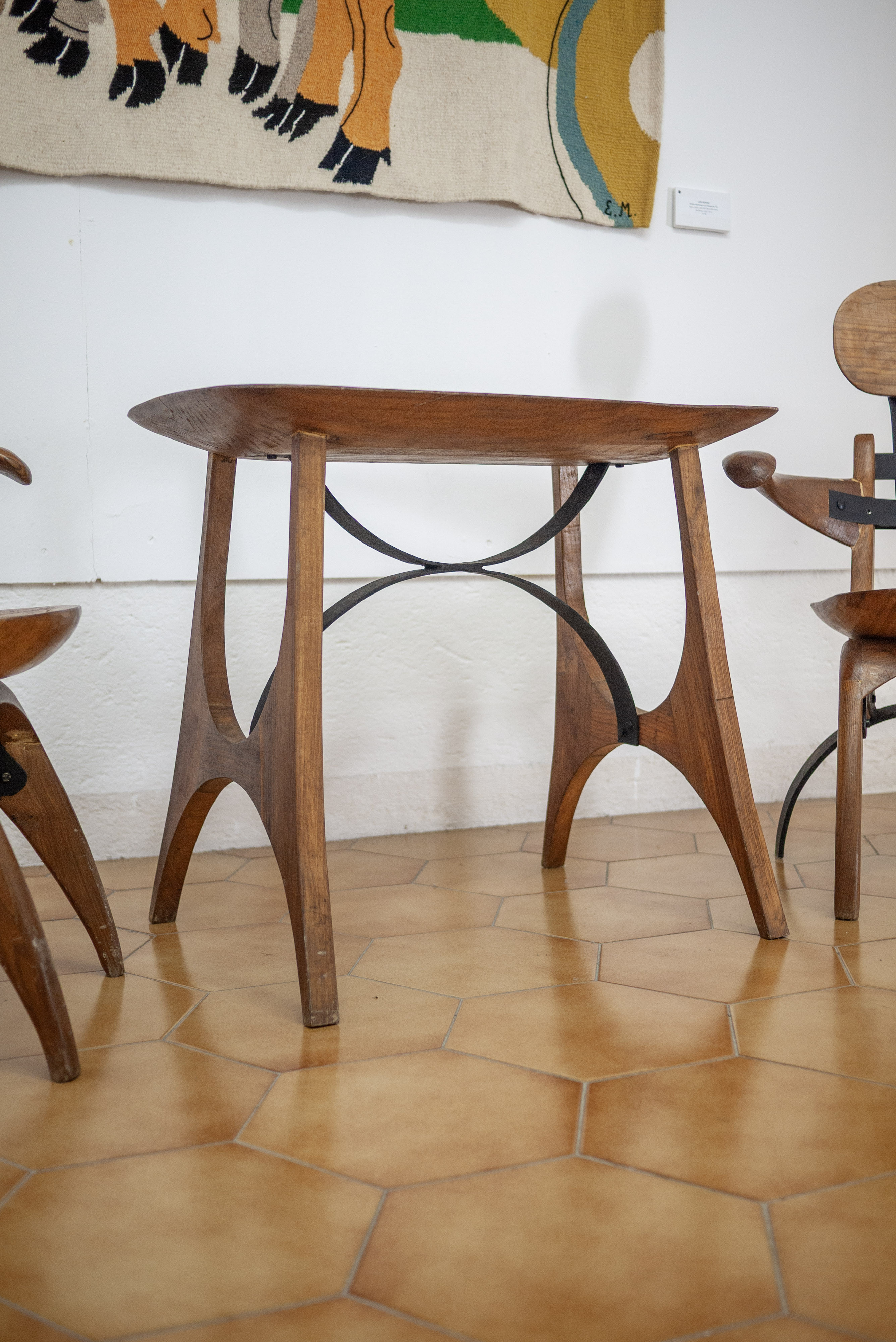 1958-mobiliario-cadeira_antropomorfica_e_mesa-isaac_diaz_pardo-05