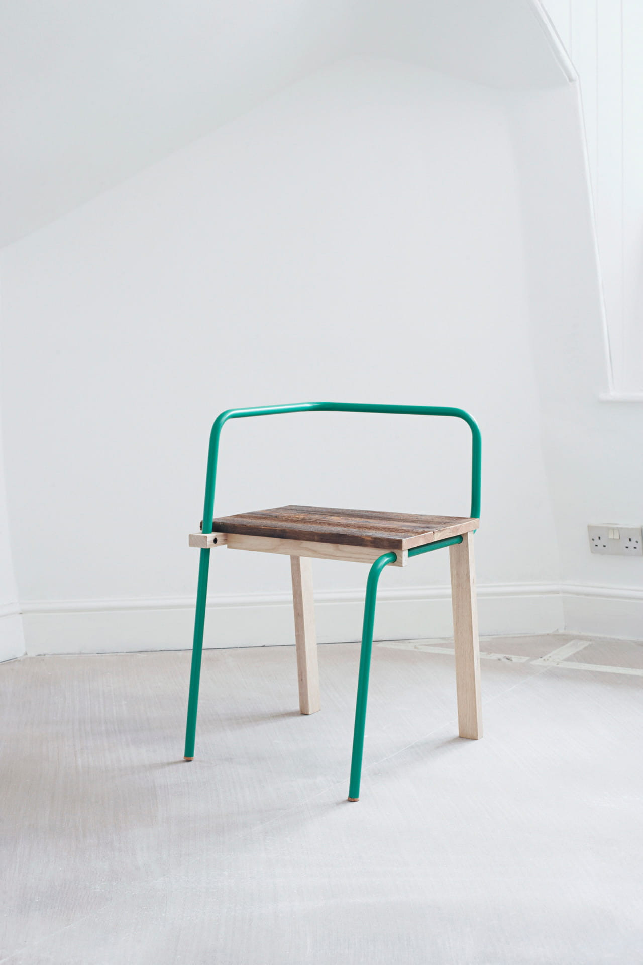 2009-V&A_Chairs-Tomas_Alonso_09